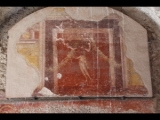 05483 ostia - regio iii - insula x - terme dei sette sapienti (iii,x,2) - raum 28 - bild einer frau mit girlanden.jpg